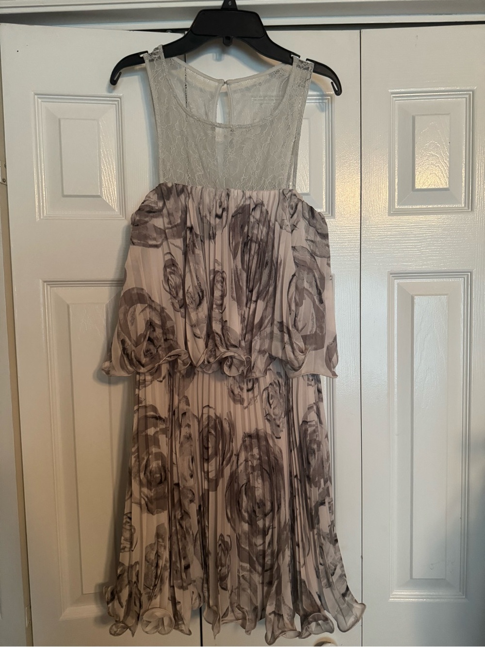 BCBGMaxAzria Lace Bodice Pleated Floral Midi Dress in Light Gray and Taupe